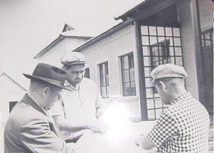 Председатель колхоза Дмитриев А.И. принимает школу (1964 г.)